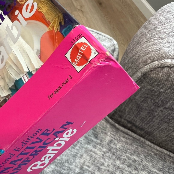 *New In Box* Vintage 1993 Special Edition, Second Edition Native American Barbie - Picture 11 of 12